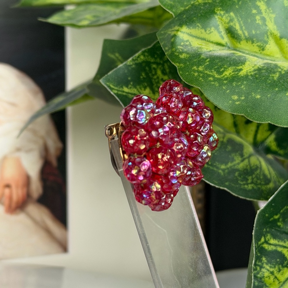 SOLD 🩷SCHIAPARELLI 1950s Iridescent Pink Earrings - Picture 3 of 5